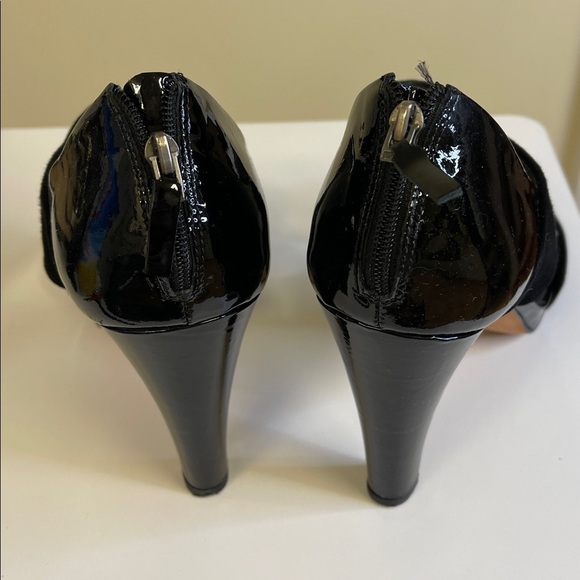 Talbots Black Strappy Heeled Sandals | Size 9B | Suede & Patent Mix | GUC - Picture 2 of 7